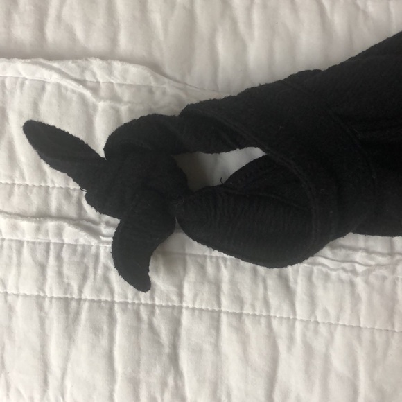 Off-the-shoulder, black Abercrombie top - Picture 3 of 3